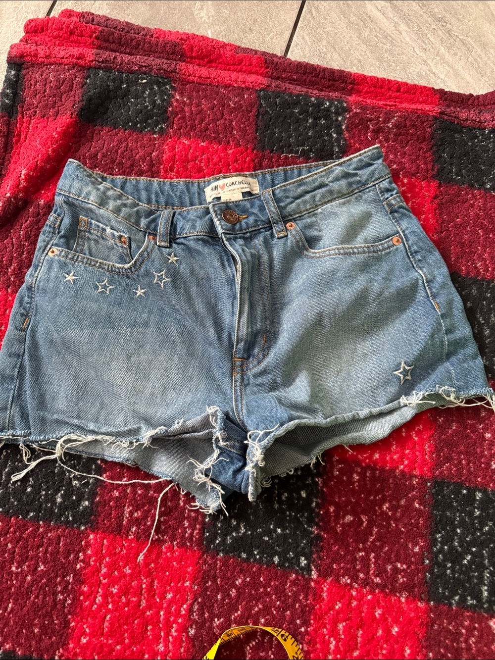 H&M Vintage High-Rise Star Embroidered Denim Shorts - Light Blue (Coachella)